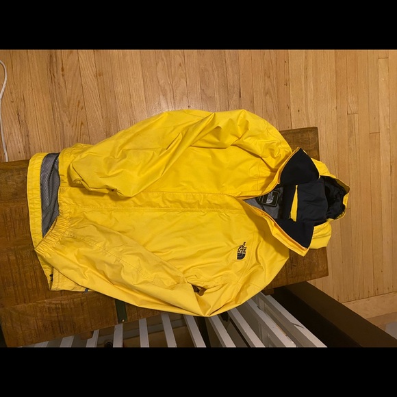 The North Face rain jacket yellow - Picture 2 of 4